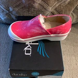 NEW Dansko Kids PINK Vesta Tie Dye Clogs